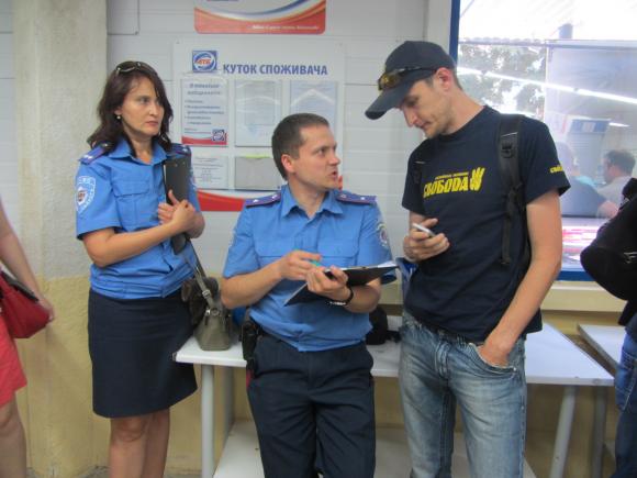 В АТБ на Пирогова 17-річний Денис Мороз перевірив, чи продадуть йому пиво. На магазин склали адмінпротокол, фото №3 на сайті 20minut.ua