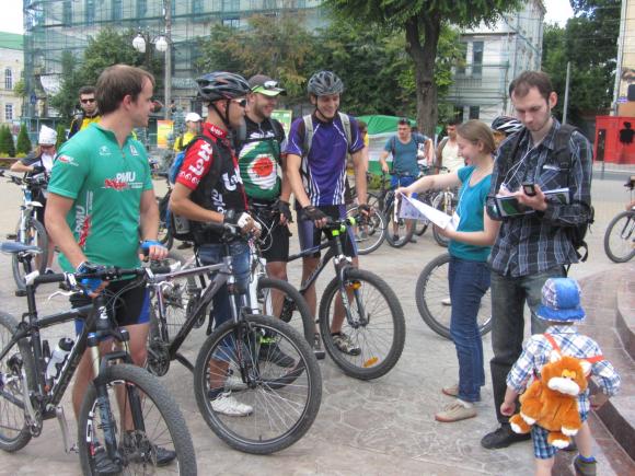 Вінничани катались на велосипедах та вивчали сучасну архітектуру, фото №4 на сайті 20minut.ua