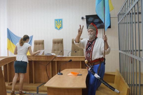 Вінницького Тараса Бульбу судять за те, що закидав міліціонерів яйцями, фото №2 на сайті 20minut.ua