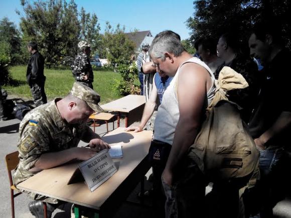 Військові комісаріати охоронятимуть мобілізовані вінничани на сайті 20minut.ua Військові комісаріати охоронятимуть мобілізовані вінничани, фото №4 на сайті 20minut.ua