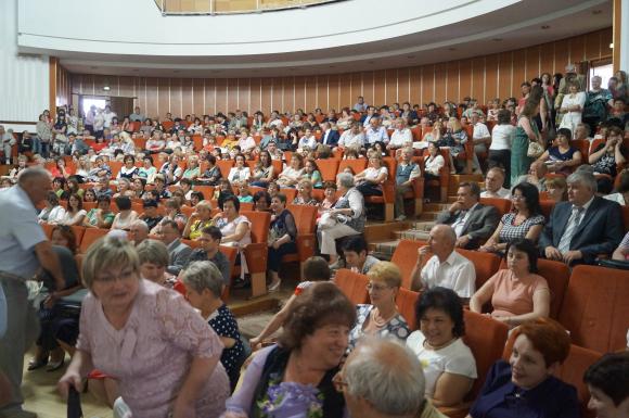 Військовим медикам повний зал лікарів аплодував стоячи, фото №1 на сайті 20minut.ua