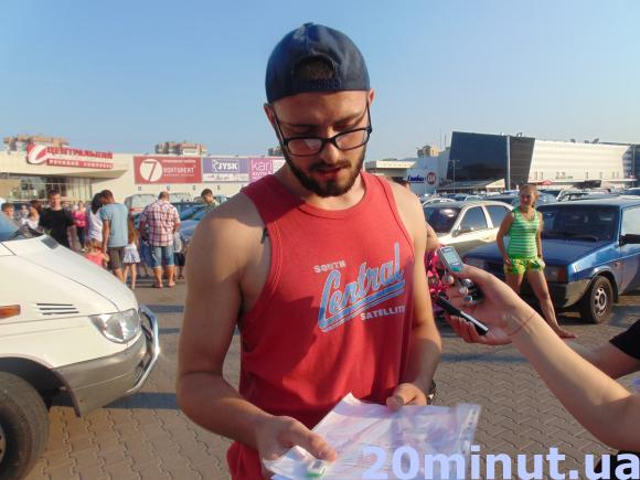 Анархісти влаштували виставу перед цирком у Житомирі. Відео, фото №1 на сайті 20minut.ua