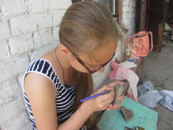 Археологи з педуніверситету  «накопали» за два дні кахлів та кружок 17 століття, фото №4 на сайті 20minut.ua