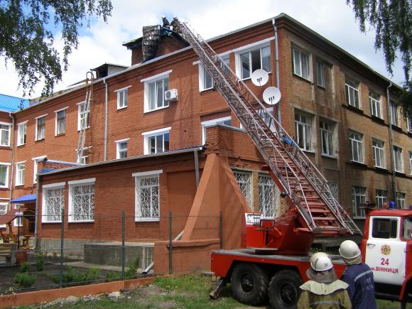 Евакуйованих на пожежі пацієнтів лікарні  на Київській переведуть у «Пироговку», фото №2 на сайті 20minut.ua