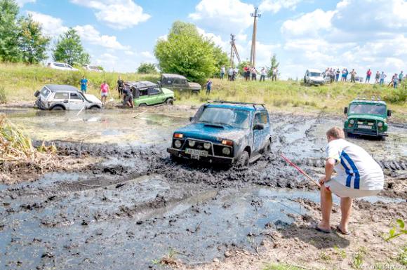 Гонки по бездоріжжю: вінничани на позашляховиках будуть місити Оратівську багнюку, фото №1 на сайті 20minut.ua