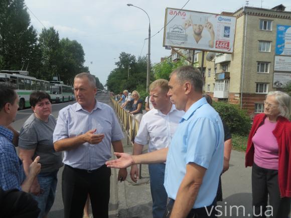 Хмельничани перекрили рух по Кам’янецькій через знищення зеленої зони, фото №2 на сайті vsim.ua