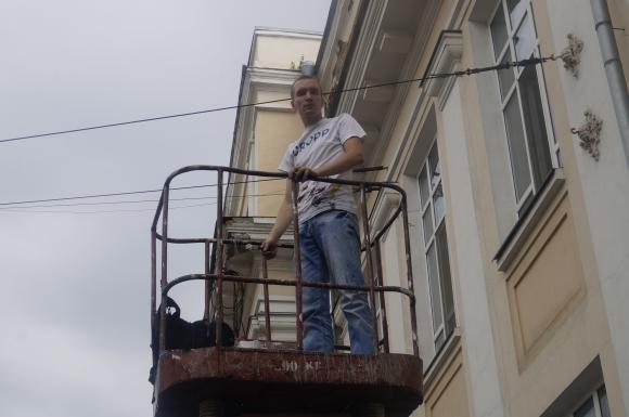 Кримський художник малює на Тімірязівці дівчину з книги Екзюпері, фото №1 на сайті 20minut.ua