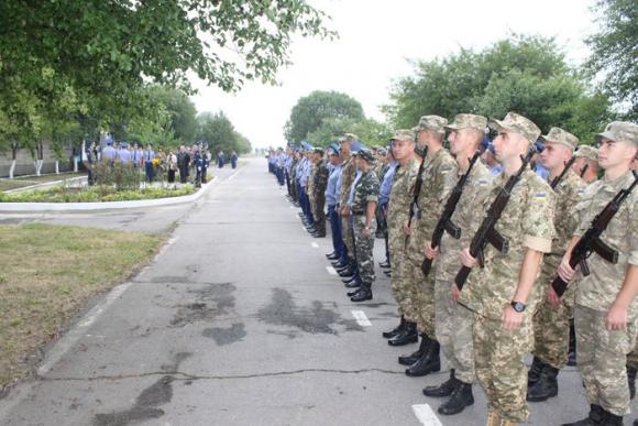 Меморіал слави героям Дмитру Майбороді та Дмитру Шкарбуну відкрили врятовані ними льотчики, фото №3 на сайті 20minut.ua