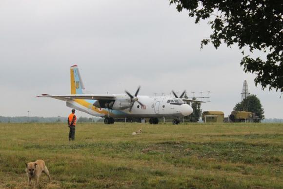 Меморіал слави героям Дмитру Майбороді та Дмитру Шкарбуну відкрили врятовані ними льотчики, фото №4 на сайті 20minut.ua