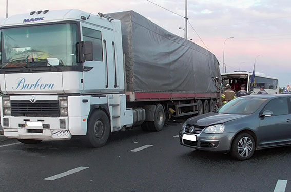 Нацгвардійці з Вінниці потрапили в аварію під час повернення з АТО. Один загинув, ще шестеро поранені, фото №3 на сайті 20minut.ua