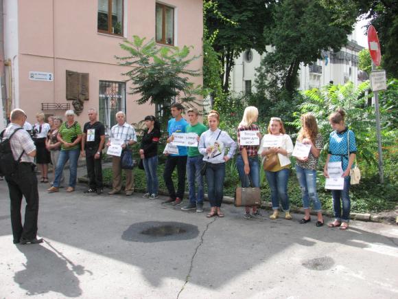 Пікет під прокуратурою: «Вбивцю Юри - на нари» (ОНОВЛЕНЕ), фото №2 на сайті 20minut.ua