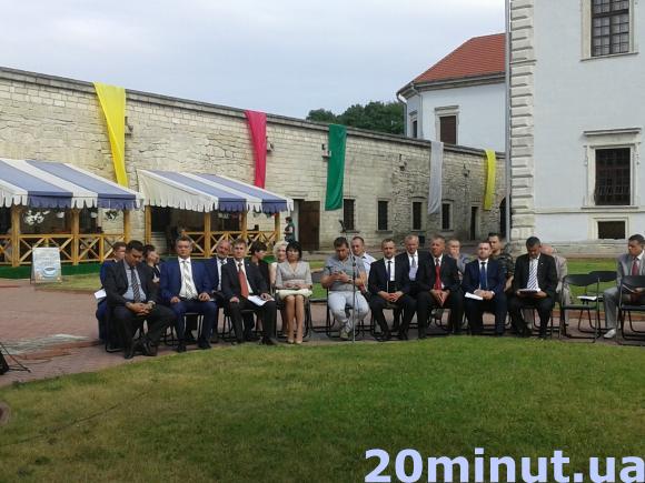 Степан Барна в Збаразькому замку хвалиться зробленим за 100 днів на сайті 20minut.ua Степан Барна в Збаразькому замку хвалиться зробленим за 100 днів, фото №2 на сайті 20minut.ua