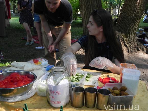 У Хмельницькому їли арабські страви та обмінювалися непотрібними речами, фото №4 на сайті vsim.ua