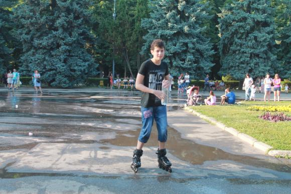 У парку сухими залишилися тільки пенсіонери та немовлята, фото №3 на сайті 20minut.ua