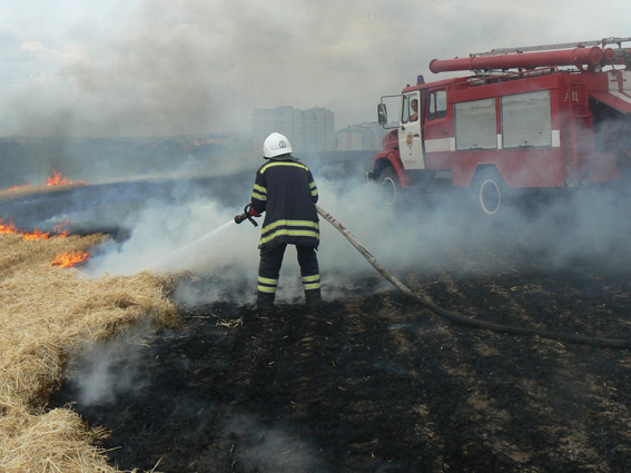 У Раковому гасили поле, фото №1 на сайті vsim.ua