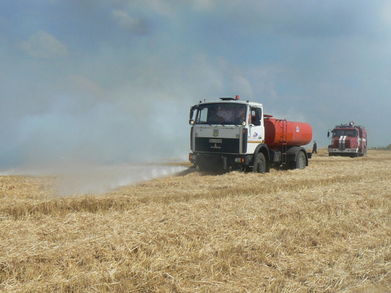 У Раковому гасили поле, фото №2 на сайті vsim.ua