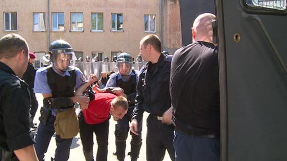 Вінницькі правоохоронці "приборкали" розлючених футбольних фанів, фото №3 на сайті 20minut.ua