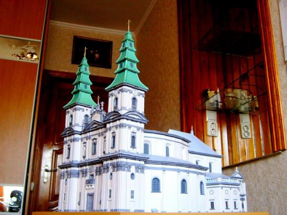 Володимир Кріса "збудував" тернопільську катедру з картону, фото №1 на сайті 20minut.ua