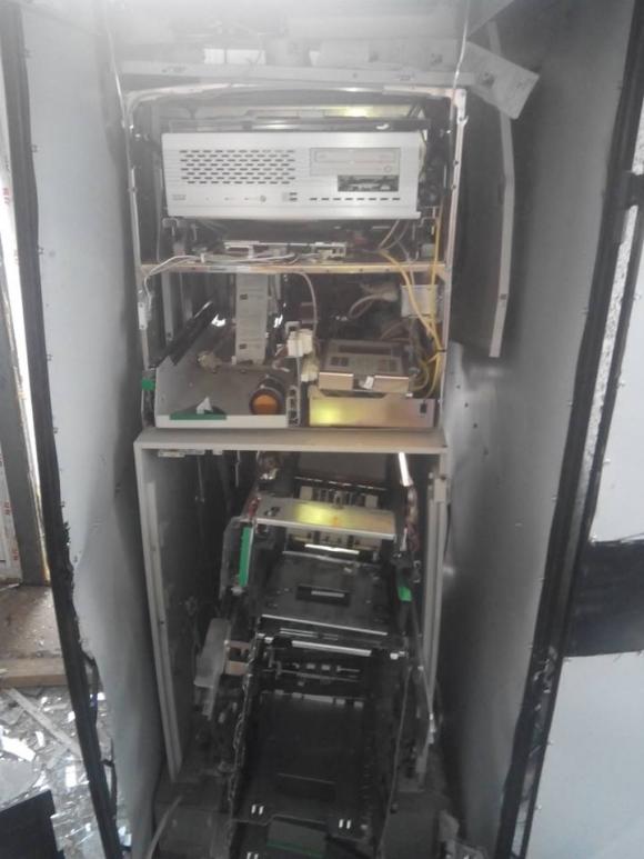 Банкомат у Калинівці пограбували гастролери?, фото №2 на сайті 20minut.ua