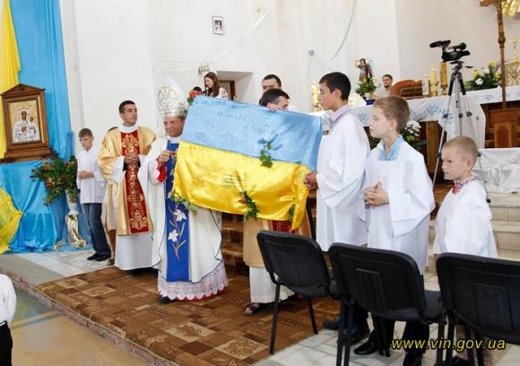 Чечельницький костел оголосили святим місцем. Бо там копія чудотворної ікони на сайті 20minut.ua Чечельницький костел оголосили святим місцем. Бо там копія чудотворної ікони, фото №1 на сайті 20minut.ua