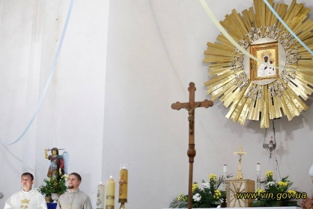 Чечельницький костел оголосили святим місцем. Бо там копія чудотворної ікони на сайті 20minut.ua Чечельницький костел оголосили святим місцем. Бо там копія чудотворної ікони, фото №3 на сайті 20minut.ua