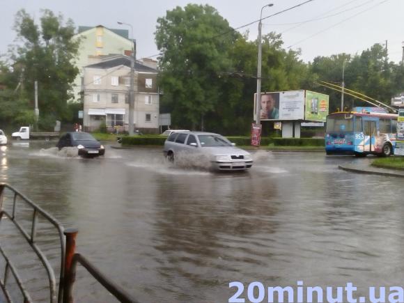Фото дня: після дощу в Тернополі - справжні ріки, фото №1 на сайті 20minut.ua