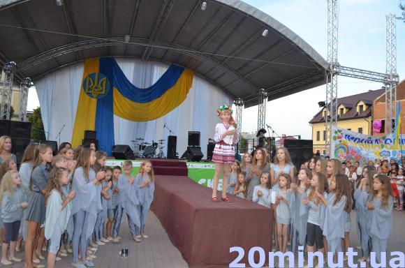 Криза, відчай і війна - у Кам’янці на флешмобі показали події в Україні, фото №5 на сайті 20minut.ua