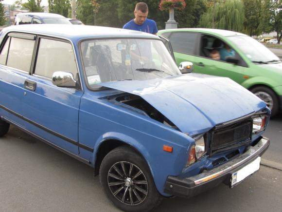 На мосту зіткнулись чотири автівки. Постраждала жінка звернулась в лікарню, фото №4 на сайті 20minut.ua