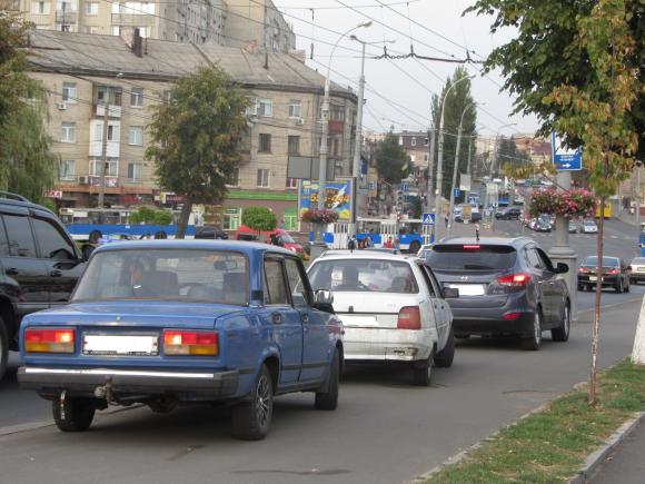 На мосту зіткнулись чотири автівки. Постраждала жінка звернулась в лікарню, фото №6 на сайті 20minut.ua