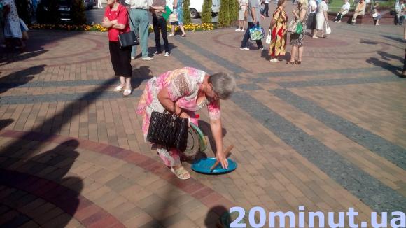 Пенсіонери з каструлями прийшли на мітинг, а попали на зарядку. Спересердя перекрили дорогу (ОН-ЛАЙН РЕПОРТАЖ), фото №3 на сайті 20minut.ua