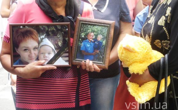 Родичі міліцейської сім’ї, яка загинула в ДТП поблизу Летичева, бояться, що водія «відмажуть», фото №1 на сайті vsim.ua
