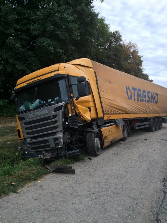 У ДТП на Хмельниччині загинув 28-річний водій, двоє пасажирок - в реанімації, фото №1 на сайті vsim.ua