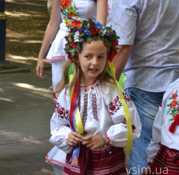 У Хмельницькому малеча дефілювала у вишиванках, фото №1 на сайті vsim.ua