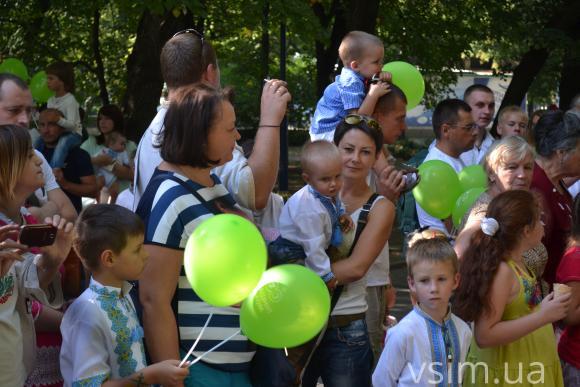У Хмельницькому малеча дефілювала у вишиванках, фото №6 на сайті vsim.ua