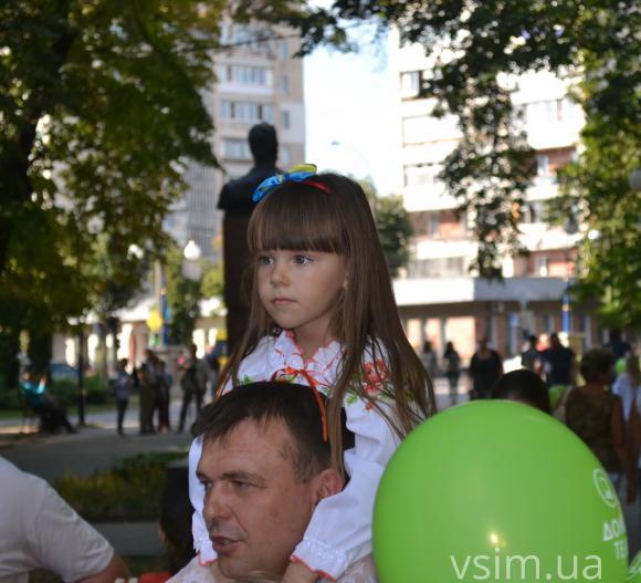 У Хмельницькому малеча дефілювала у вишиванках, фото №9 на сайті vsim.ua