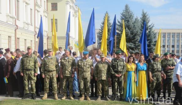 У Хмельницькому на майдані відкрили меморіальну дошку пам’яті Героїв Небесної сотні та учасників АТО, фото №1 на сайті vsim.ua