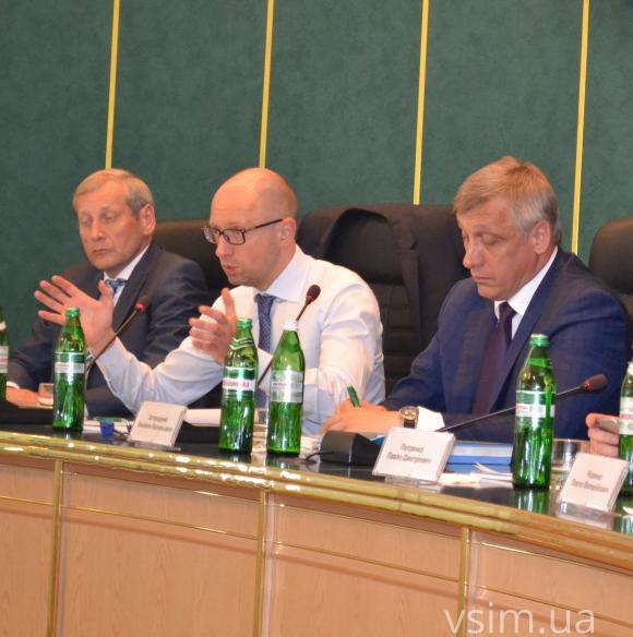 У Хмельницькому Яценюк налякав посадовців звільненням, фото №4 на сайті vsim.ua