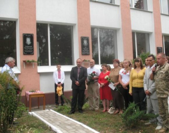 В Летичеві відкрили меморіальну дошку загиблому в АТО військовому, фото №1 на сайті vsim.ua