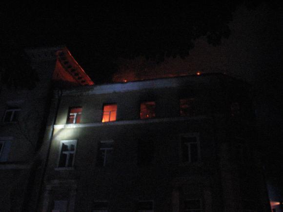 В центрі Тернополя горіла історична будівля (ОНОВЛЕНО), фото №3 на сайті 20minut.ua