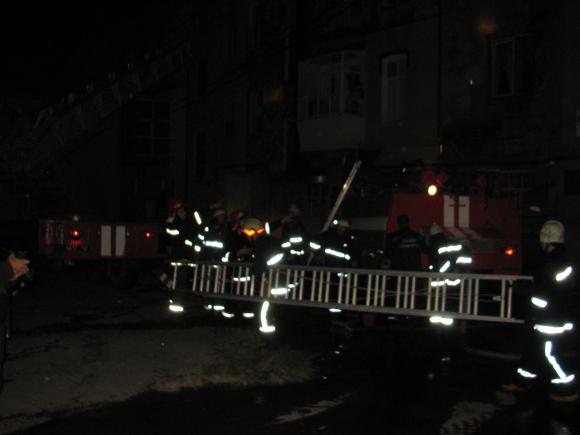 В центрі Тернополя горіла історична будівля (ОНОВЛЕНО), фото №4 на сайті 20minut.ua