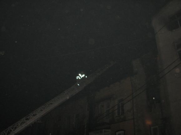 В центрі Тернополя горіла історична будівля (ОНОВЛЕНО), фото №5 на сайті 20minut.ua