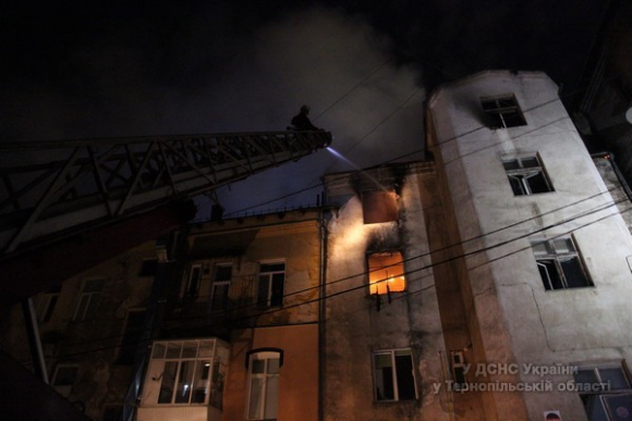 В центрі Тернополя горіла історична будівля (ОНОВЛЕНО) на сайті 20minut.ua В центрі Тернополя горіла історична будівля (ОНОВЛЕНО), фото №9 на сайті 20minut.ua
