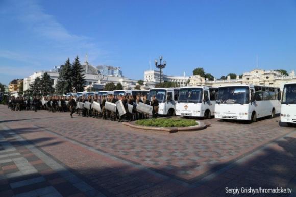 Вибухи під Верховною Радою. Сотня поранених, фото №4 на сайті 20minut.ua