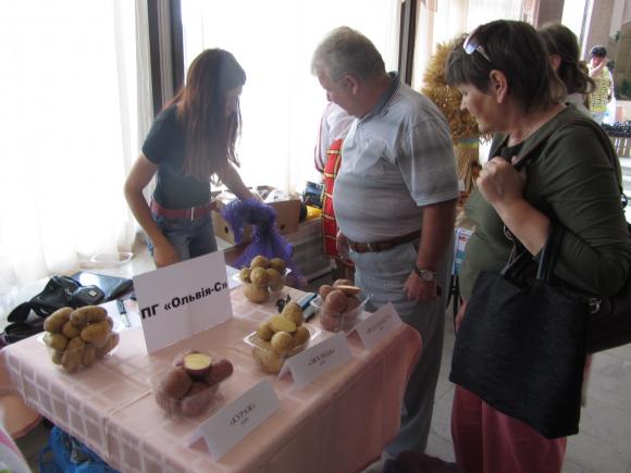 Вінничан у  «Плеяді» пригощали м'ясом, сиром та рибою від місцевого виробника, фото №10 на сайті 20minut.ua