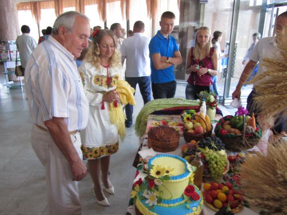 Вінничан у  «Плеяді» пригощали м'ясом, сиром та рибою від місцевого виробника, фото №3 на сайті 20minut.ua