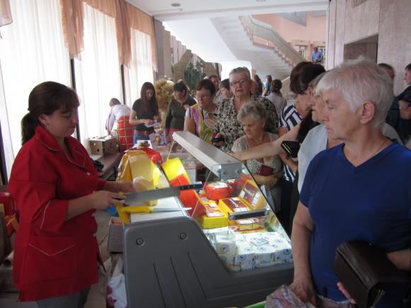 Вінничан у  «Плеяді» пригощали м'ясом, сиром та рибою від місцевого виробника, фото №6 на сайті 20minut.ua