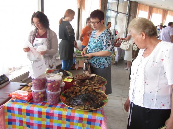 Вінничан у  «Плеяді» пригощали м'ясом, сиром та рибою від місцевого виробника, фото №7 на сайті 20minut.ua