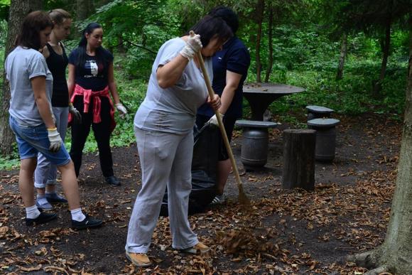 Як вінницька молодь прибирала заповідник в Ординцях на сайті 20minut.ua Як вінницька молодь прибирала заповідник в Ординцях, фото №2 на сайті 20minut.ua