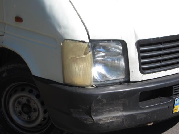 Біля заводу "Маяк" Дачія стукнулась з бусом. Ніхто не постраждав, фото №1 на сайті 20minut.ua