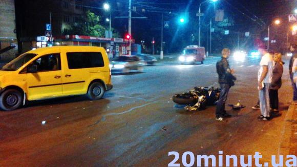 Доганявся. «Сузукі» на Пирогова повертав направо з крайньої лівої смуги та влетів в іномарку, фото №4 на сайті 20minut.ua